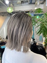 ロア インターナショナル 新宿店(LoA International)&nbsp;LoA】ホワイトベージュグレージュバレイヤージュシャドウルーツ