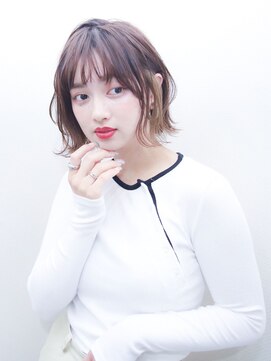 ジェニーバイメノン(JENNIE by Menon) 外ハネボブ　ペールベージュ　インナーカラー