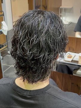 ルアン 大分駅店(ruen) 大分メンズカットセンターパートサーフカール波巻きパーマ眉毛