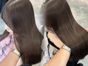 ルル(Lulu)の写真/ダメージレスにこだわり抜いた、自然な質感ストレートに◎思わず触れたくなる柔らかなストレートが叶う!