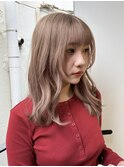 ピンクベージュミディアムボブぱっつん前髪アンブレラカラー