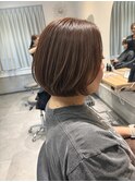 大人の透明感ベージュブラウン × 軽やかレイヤーボブ