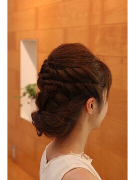 アフロディーテ(hair make aphrodite) ルーズツイスト・アップ