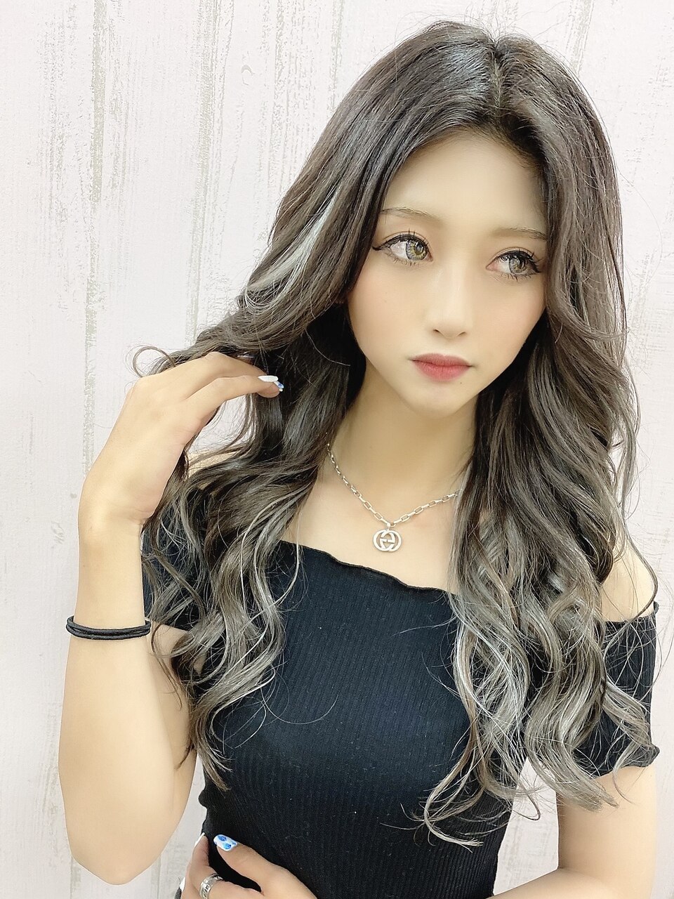 SAシルバーアッシュ35枚と GAグレーアッシュ35枚　シールエクステ 6468円 透明感抜群のシルバーアッシュにシールエクステを7本で