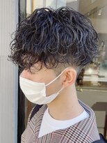 フィフス(fifth)&nbsp;波打ちスパイラルパーマスリークショートツーブロックマッシュ