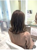 外ハネミディアム×ラベージュ