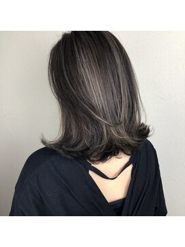 ウィークエンド(WEEKEND) レイヤーカット×ハイライトカラー