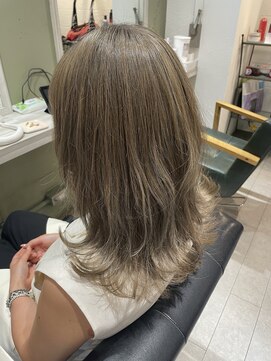 イーラ(era) 透明感アッシュグレージュ