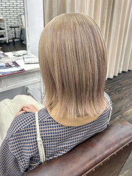 アンリ(Anli) 《Anli KANAKO》切りっぱなしボブ ホワイトベージュ ハイトーン