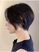 大人ショートボブ前下がりショートボブひし形ショート襟足短め