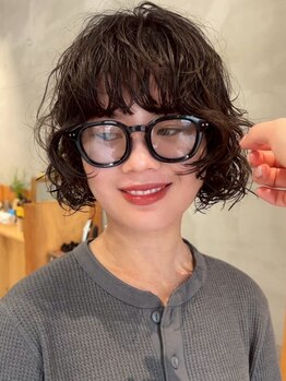 ウェウェ(wewe)の写真/なめらかな指通りのダメージレスパーマ！おうちでもスタイリングしやすいweweのパーマでこなれ感をプラス♪