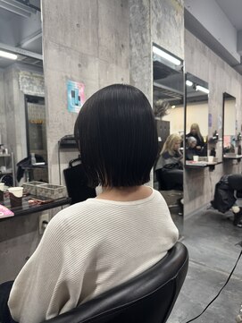 コワファースト長崎シャンプーボーイ 2nd(COIFF1RST 長崎 SHAMPOO BOY) ぱつっとボブ まるみボブ ミニボブ ショートボブ