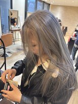 ケア アンド デザイン ココロ(care&design KOKORO)&nbsp;ブルーグレーで透明感のある髪に