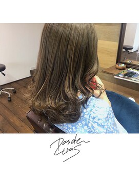 パドトロワ(Pas de trois) 新潟×ブリーチなし×赤味抹殺×色素改善極上オリーブアッシュ