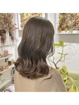 フロール(florun) 鎖骨ミディアムにレイヤーorグレージュカラー