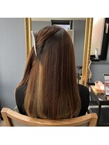 アンフィシュピトロワ(AnFye spi tlow)&nbsp;［AnFye］うねりを無くして縮毛矯正