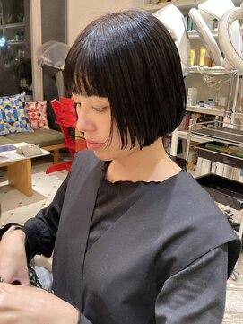 サーカス バイ ビュートリアム 青山(CIRCUS by BEAUTRIUM) 切りっぱなしボブ 前髪あり ボブ シンプルボブ ミニボブ