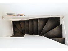 店舗2Fはアイラッシュメニュー施術可能。