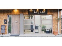 レガーレ(Legare)の雰囲気（お店の入口です。お車でご来店の際は専用駐車場をお使いください）
