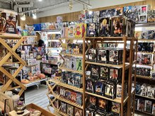 スカイニュータイプショップ(SKY newtype shop)の雰囲気（手前がフィギュアショップだからなんです!! （驚））