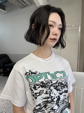 ステン(sten) ウェーブボブ/切りっぱなしボブ/前髪なし/黒髪ボブ/顎下ボブ