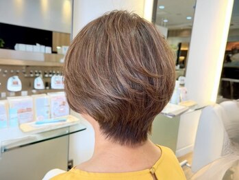 ジュイール 富士見ヶ丘(jouir)の写真/【白髪ぼかしハイライトが人気◎】白髪染めもオシャレに*大人女性にぴったりの薬剤でダメージレスに*[ボブ]