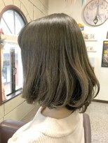 ヘアーアンドメイクステラ カーキ＆ブランジュのグラデーションカラー