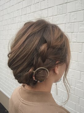 アイズ(I'z) 【結婚式お呼ばれヘア】