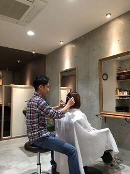 アリア ヘアーラボ(aria HAIR LABO)の写真/【今年で9周年☆】ベテランstylistがマンツーマン施術!何でも相談しやすく居心地がいいとリピーター続出◎