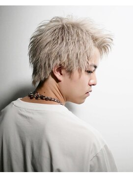 イーラ(era) ハイトーンアップバングウルフ短髪ショート