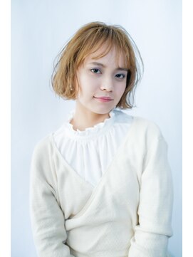 グロウアカバネ バイアンジュ(GLOW AKABANE by Ange) 外はねが可愛いパツっとボブ