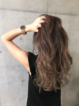 ルネ 北千住(Renee) グラデーション_ウェーブヘア_アッシュベージュ