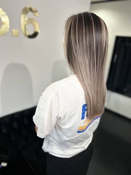 シックス(NO.6) ベージュバレイヤージュ。白髪暈し