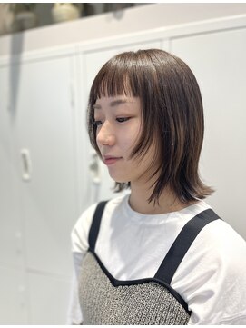シュク 高円寺(SYUK) おん眉バング/顔周りレイヤー/外ハネミディアム【SYUK高円寺】