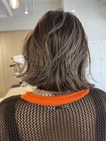 バベル アット フルリール 甲子園口(BABEL at fleurir) たっぷりハイライト透明感グレージュの切りっぱなしボブヘア
