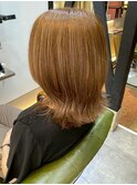 ミルクティーベージュ ブリーチ 20代 ミディアムレイヤー