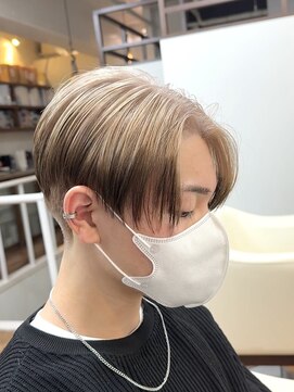 スタジオフォーエイチ(STUDIO 4H) エンドカラー/刈り上げセンターパート/サンウォンヘア/成人式