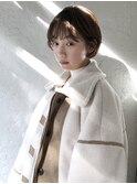 丸みショートスタイル_ローライトスリークボブ厚めバング_27061