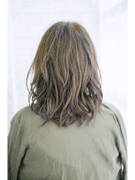 トレス プラス エヌ(TRESS+n) 20代30代40代 モノクロームロング【堅田】