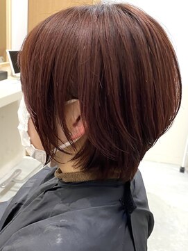 パティオン(PATIONN) ピンクカラーの前下がりショート頭の形が良く見える3Dショート