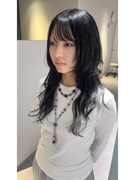 アム(amu) ハッシュカット/透明感ブラック/ロングレイヤー