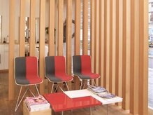 お客様用の待合席です。雑誌の種類も豊富にございます。