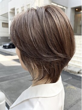 ウィルゴ(VIRGO) 40代50代60代ひし形小顔ショートボブ/白髪ぼかしハイライト