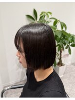 ロイロ(LoiLo)&nbsp;艶とラインが際立つミニボブスタイル　【MAI】