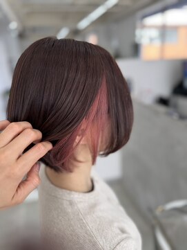 ツーバイヘアーズチーク(2 by hair. s chic) ショートボブ×インナーカラー