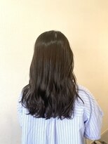 エマ(emma)&nbsp;重めのカットラインでまとまりのある艶髪ロング
