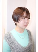 顔周りのレイヤー感があるマッシュショート