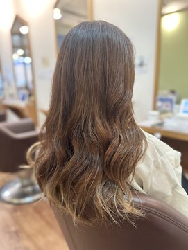 フリージア(freesia) ニュアンスカラー/巻き髪スタイル/髪質改善トリートメント