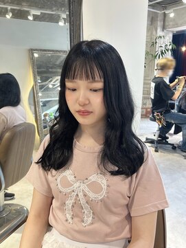 トリア(the tria) 【chika】ブルーブラック×オン眉スタイル