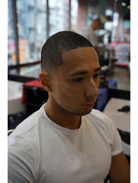 タイト スワッグ バーバーワークス(TIGHT SWAG BARBERWORKS) BUZZスキンフェード×イージーパーマ